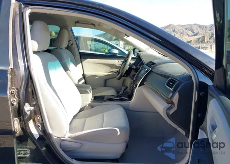 2015 Toyota Camry Le z USA, uszkodzony, nr VIN 4T1BF1FK6FU952777